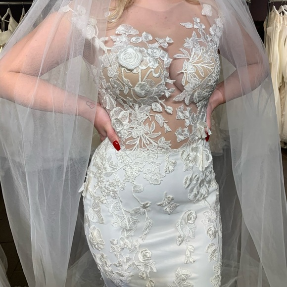 BEAUTIFUL MILA NOVA WEDDING DRESS | NEVER WORN - Picture 5 of 7